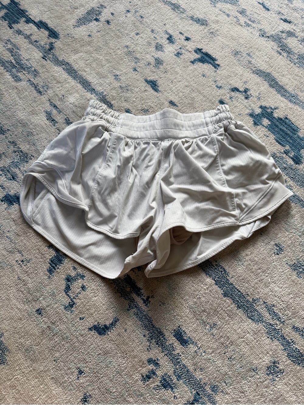 Lululemon Hotty Hot Short II *2.5" Off White Size 4